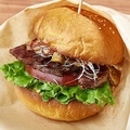 料理メニュー写真 Beef Skirt & Mushroom Burger]牛ハラミガーリックマッシュルームバーガー