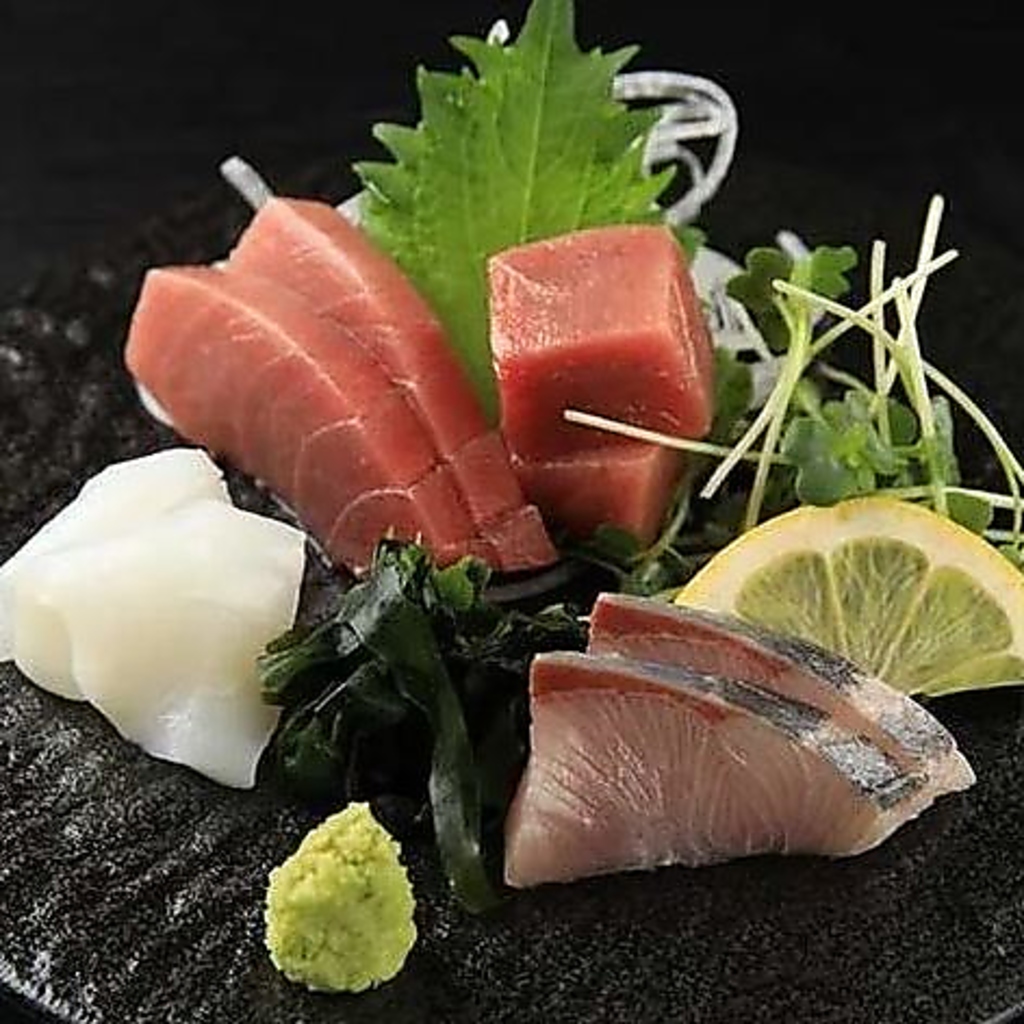 豊洲市場で直接買い付けた鮮魚を使い、お刺身から煮物・焼き物の創作料理まで幅広くご用意いたします