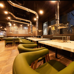 昼夜ともに居心地の良い店内は、ご友人やご家族とのお食事、女子会、デート、宴会、ランチタイムでの息抜きなど様々なシーンに是非ご利用ください。