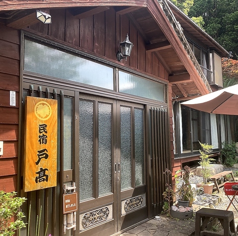 明治5年移築の歴史情緒あふれる建物でゆったりと海鮮料理を楽しめます。