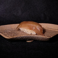 毎日仕入れる旬な食材を使用したこだわりの寿司と料理