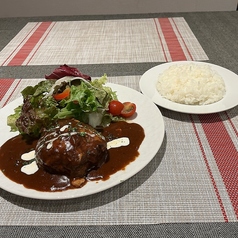 濃厚ソースがたっぷり♪ご褒美ハンバーグプレート◎の写真