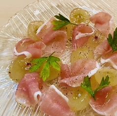 生ハムと季節のフルーツ