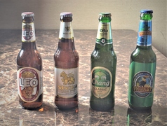 シンハービール(瓶)　※写真：左から2番目
