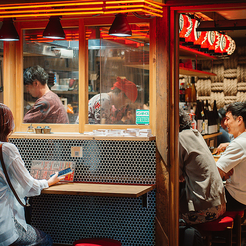 名物の鉄鍋餃子や豊富なドリンクで盛り上がる打ち上げにぴったり！