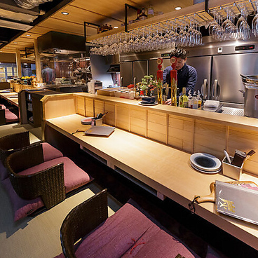 炭火とワイン 京都河原町店の雰囲気1