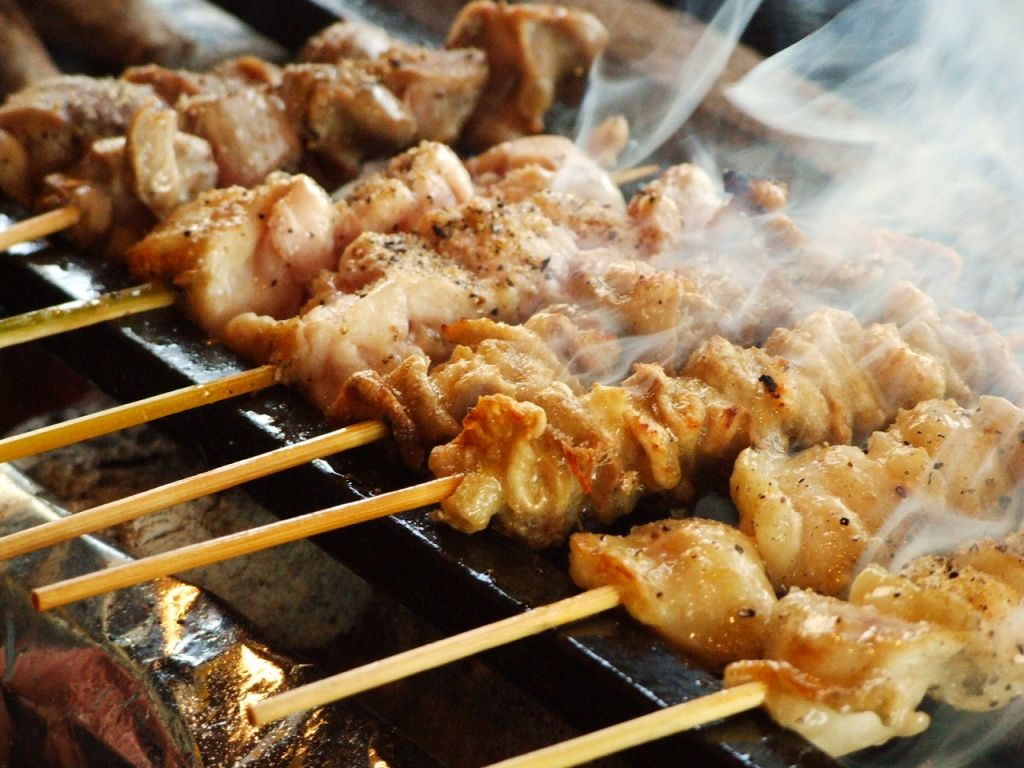 職人がじっくり炙った串は絶品！！ジューシーな旨さがたまらない！