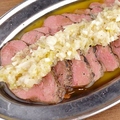 料理メニュー写真 葱だれ炙り牛レバー