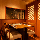 店内は全席喫煙可能◎愛煙家のお客様も気兼ねなくご利用いただけます。お席は全席個室となっておりますので、プライベート感もばっちり◎ゆったりとリラックスしながら、こだわりの料理と豊富なお酒をお楽しみください。皆様のご来店を心よりお待ちしております。