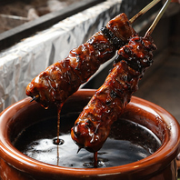 継ぎ足し続ける秘伝のタレで仕上げるやきとんと焼き鳥