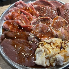 堪能できるセット！新鮮豚ホルモンセット