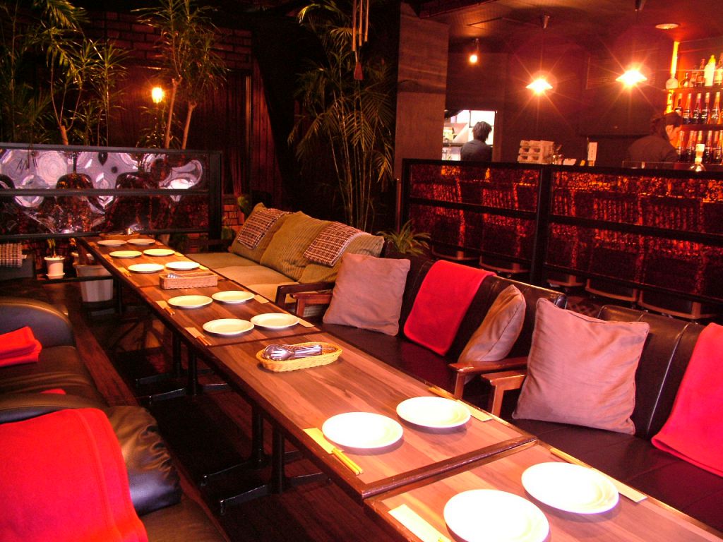 ゆったりソファ席でくつろぎの時間が過ごせます☆