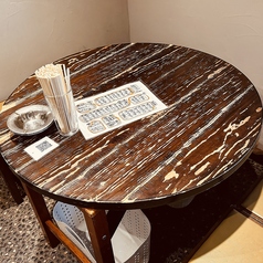 二名から四名様までのお席です。