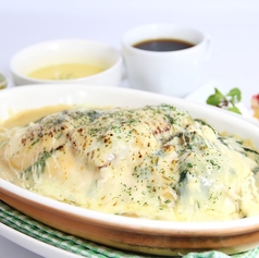 【熱々・香ばしい】ツナとほうれん草のオムライスグラタン1,650円(税込 1,815円)