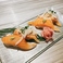 サーモンアレンジ寿司(4貫)/炙りしめ鯖