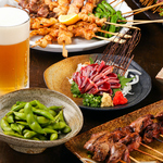 炭火の香ばしい香りと共に、焼き鳥・手羽先を存分に堪能できる「名駅串右衛門」