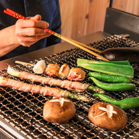 炙り焼きの香りが食欲をそそる