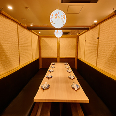 間接照明と和の装飾の数々が洗練された大人な空間を演出しております！扉付き個室となっておりますので周りを気にせずお楽しみいただけますよ！当店でゆっくりと羽を伸ばしてご寛ぎくださいませ♪(赤坂見附/個室/牛タン/焼き鳥/肉寿司/飲み放題/デート/20時以降/記念日/接待/宴会)