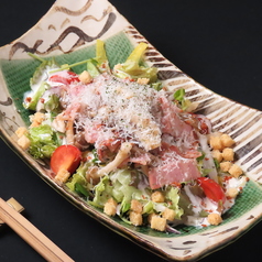 ベーコンとキノコのシーザーサラダ