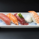 一貫一貫、手で握られた飯とネタが一体となっており、お客様に新鮮で美味しい寿司をお楽しみ頂けます