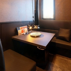 【焼肉エリア】2名席　半個室として利用可。