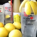 レモンサワーと餃子の相性◎特にスーパーレモンサワーは写メ映え間違いなし♪