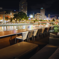 テラス席では夜景を楽しめます