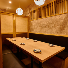 まったりとお話するのもワイワイ盛り上がるのも使い方はお客様次第！おしゃれな店内となっておりますので周りを気にせずお楽しみいただけます！お席のご要望などございましたらお気軽にお電話でお問い合わせくださいませ！(赤坂見附/個室/牛タン/焼き鳥/肉寿司/飲み放題/デート/20時以降/記念日/接待/宴会)