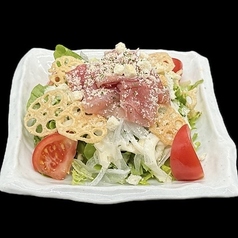 生ハムとれんこんチップシーザーサラダ