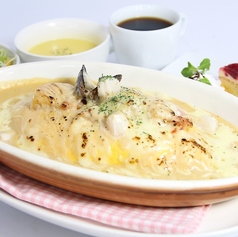 【熱々・香ばしい】シーフードのオムライスグラタン(甘辛醤油風味) 1,750円(税込 1,925円)