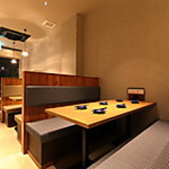 6名様まで着席可能なＢＯＸ席は親しいお仲間との飲み会にピッタリ！使い勝手の良いテーブル席です。ご宴会も受け付けております！