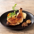 料理メニュー写真 骨付きチキンのコンフィ