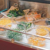 【11:00~15:30まで】季節によって自社農園で採れた野菜もお楽しみいただける、好評のサラダバー! サラダバー+ドリンクバーセット:メインのお料理+750円(税込)