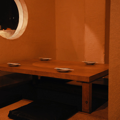 お隣との席の間に簾を垂らすことも可能です。