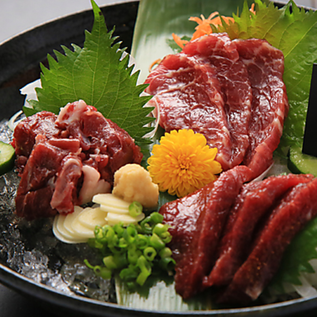 『もつ鍋の旨い店は馬刺しも旨い！』 本場熊本産の馬刺し980円（税抜）～