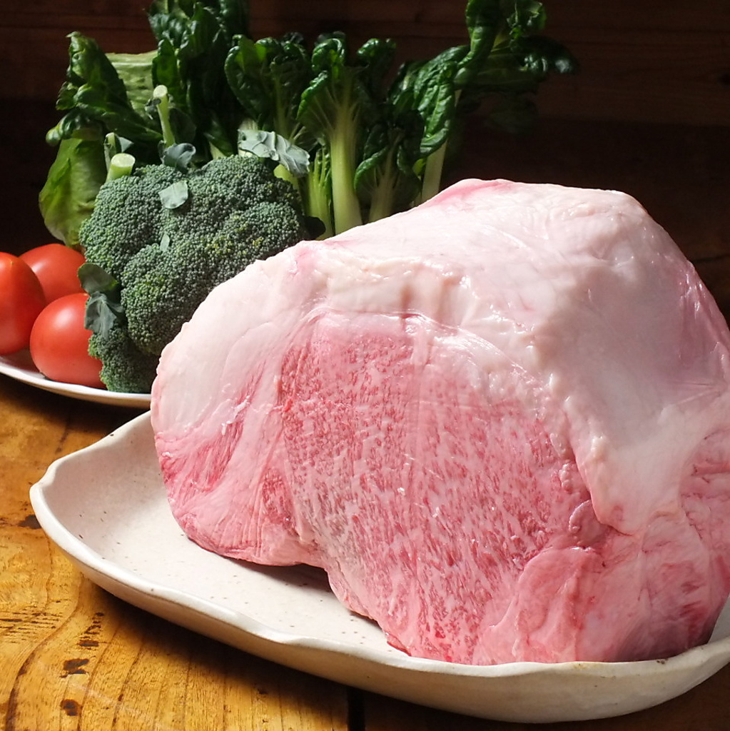 オーダーを受けてからしっかり熟成食べ頃の和牛をお好みのサイズ、厚みにカット！お好みの量をどうぞ