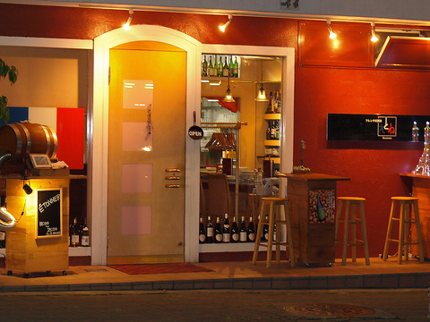 フランス各地の郷土料理とワインのお店
