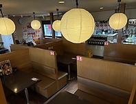 女子会や仕事帰りの一杯など使い勝手抜群なテーブル席