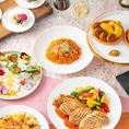 【季節・イベントに合わせた期間限定コース】カフェ コントレイルでしか味わえないオリジナルコースをご提供。大人数での宴会や家族・友人との食事会にもぴったりなパーティープランもご用意しております。団体での貸切ご利用などにつきましては、別途ご相談を承っております。