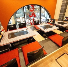 2名様掛けの掘りごたつのお席をご用意いたしております。デートやお酒を交えての仕事のミーティングなどに最適です。