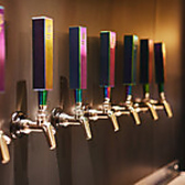 VISA、Master、JCB、AMEX、Dinersといった主要なクレジットカードがご利用可能です。急な飲み会や、現金の持ち合わせがない時でも安心してお会計ができます。