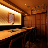 木の温もりに包まれた洗練された空間で過ごす特別な時間