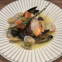 ムール貝とアサリと鮮魚の白ワイン蒸し