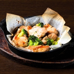 醤油麹で漬け込んだ 鶏もものオーブン焼き