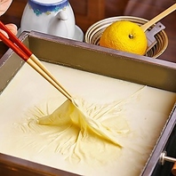 梅の花と言えば、「湯葉」。目の前で引き上げ湯葉を。