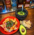料理メニュー写真&nbsp;ワカモレ&チップス