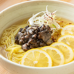 炭火鶏と塩レモンの地鶏だしラーメン