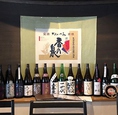 全国から集めた日本酒をラインナップ！飲み比べのセットもご用意。グラスから徳利まで店長自慢の地酒を堪能ください。