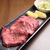 当店では、厳選したお肉を直接取り寄せ、鮮度にこだわった焼肉を提供いたします。新鮮な素材を使用し、丁寧に仕込んだお肉は、一口食べればその旨みとジューシーさが存分に感じられます。ぜひ一度ご賞味ください！！