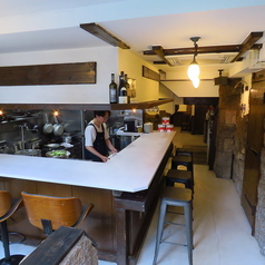 カウンター席は7席ご用意してます。加熱式たばこのみ喫煙可能です。